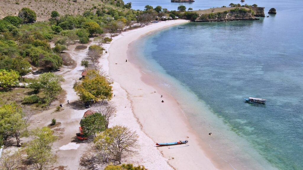 Pink Beach Lombok Travel