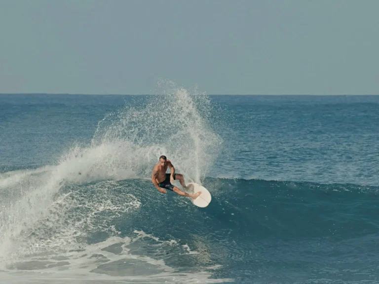 anjung Aan Surf: soft waves and clear turquoise water for beginners